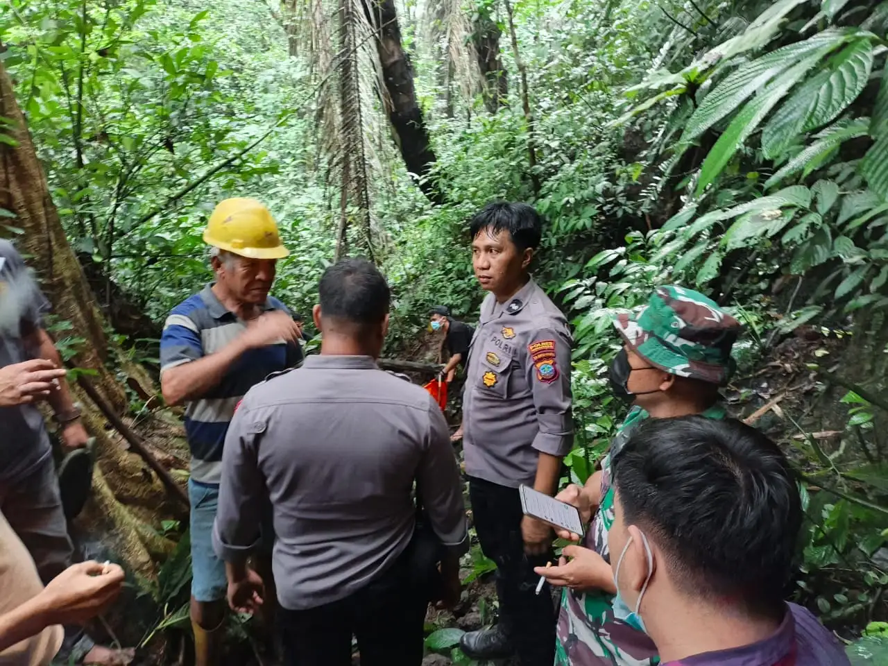Penemuan Jenazah Warga Tataaran II di Kebun Parigi, Polisi Lakukan Evakuasi dan Olah TKP